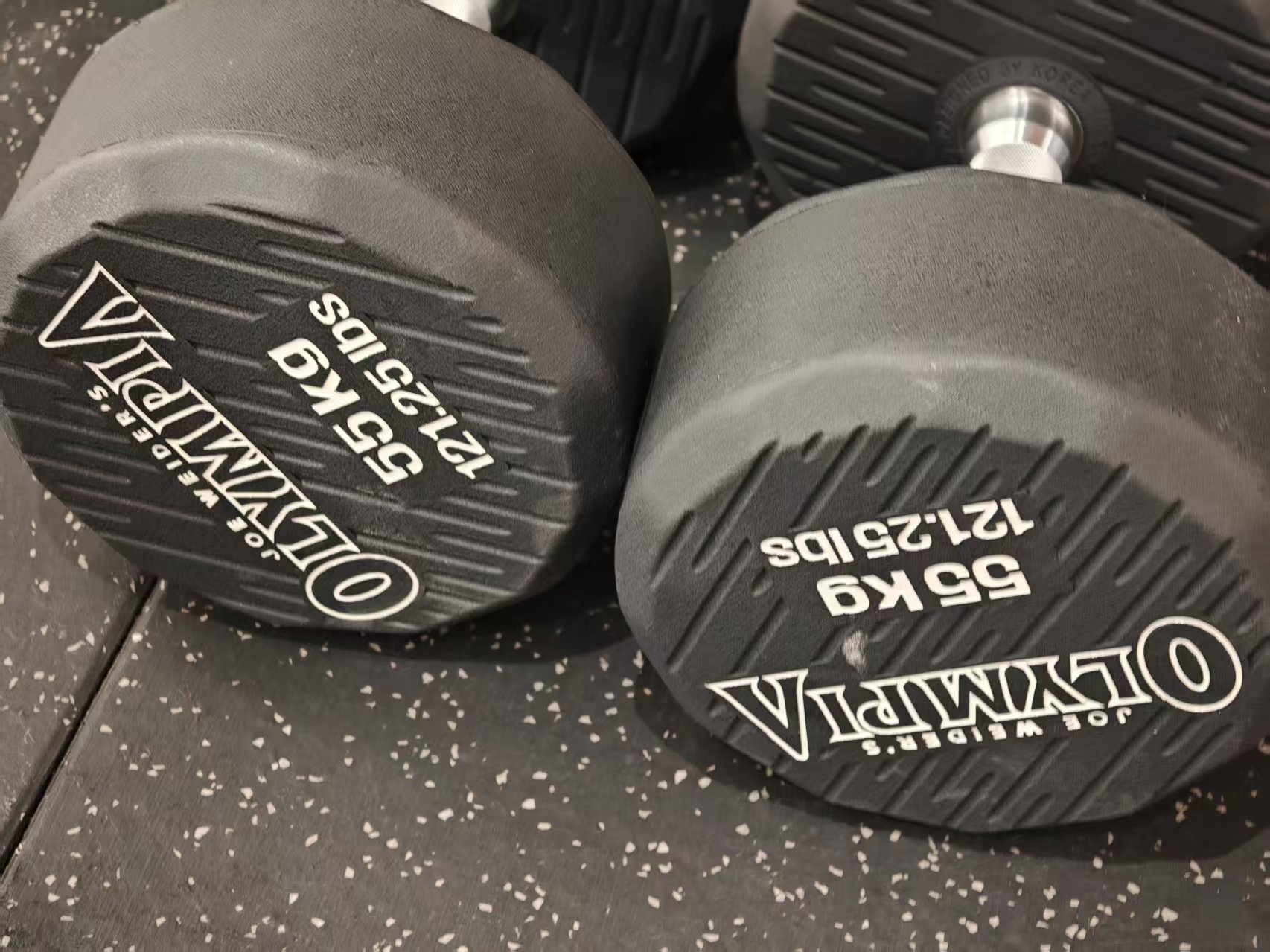 OXYGEN氧气健身 Olympia 哑铃55kg特写 Olympia Dumbbell 55kg Close-up 作用部位进阶力量训练 用法55kg哑铃适合进阶会员，章汉臣备赛训练