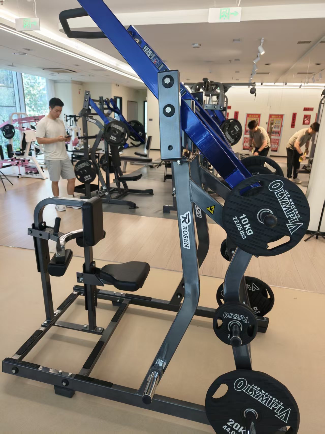 OXYGEN氧气健身 ROSEN 坐式肩推机 Seated Shoulder Press Machine 作用部位三角肌中束 / 前束 / 肱三头肌 用法靠背挺直，握把与耳同高，向上推不锁肘。核