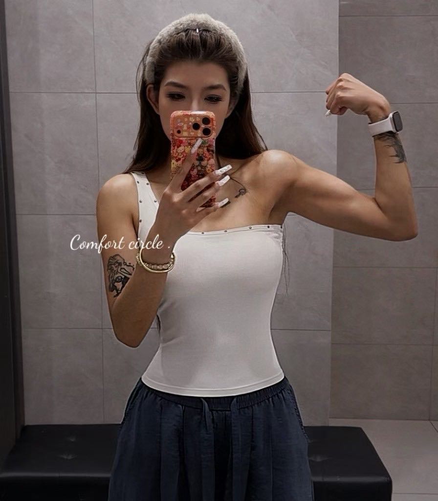 乌鲁木齐女性手臂线条训练 哑铃区 女教练指导 OXYGEN氧气健身